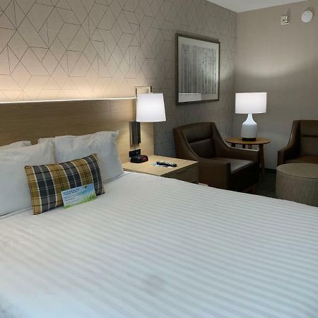 Days Inn & Suites By Wyndham Duluth By The Mall Exterior photo
