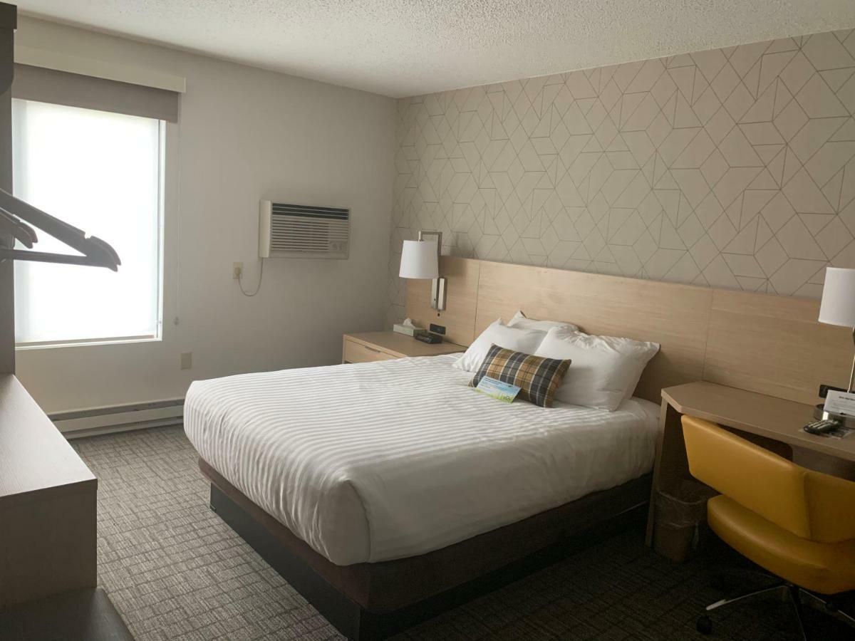 Days Inn & Suites By Wyndham Duluth By The Mall Exterior photo